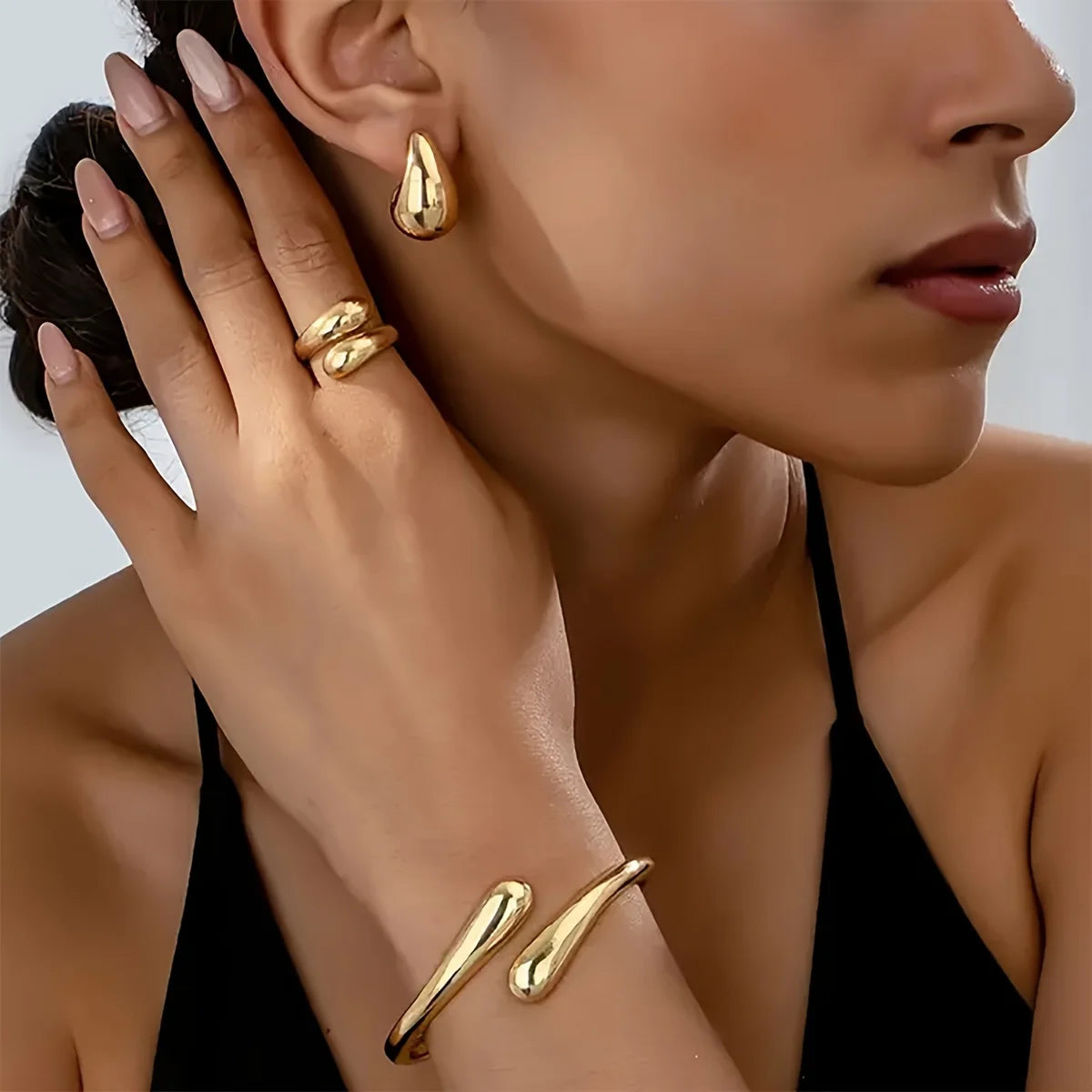 Conjunto Gota D’Água Elegance – Colar, Brinco e Pulseira