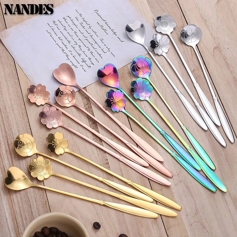 Kit 4 Colheres Flor de Aço – Elegância à Mesa